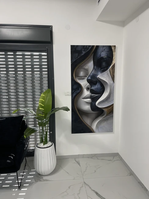 פנים כהה לאורך ״קטלוג הבית״